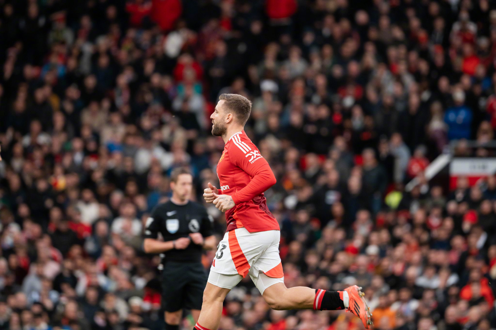 费德勒新星比赛局势复杂表现突出，曼联前途光明！的简单介绍